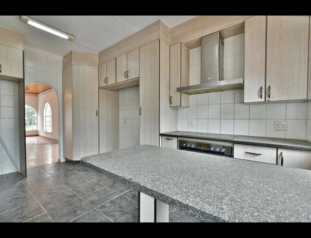 5 BEDROOM HOUSE FOR SALE IN OAKDENE